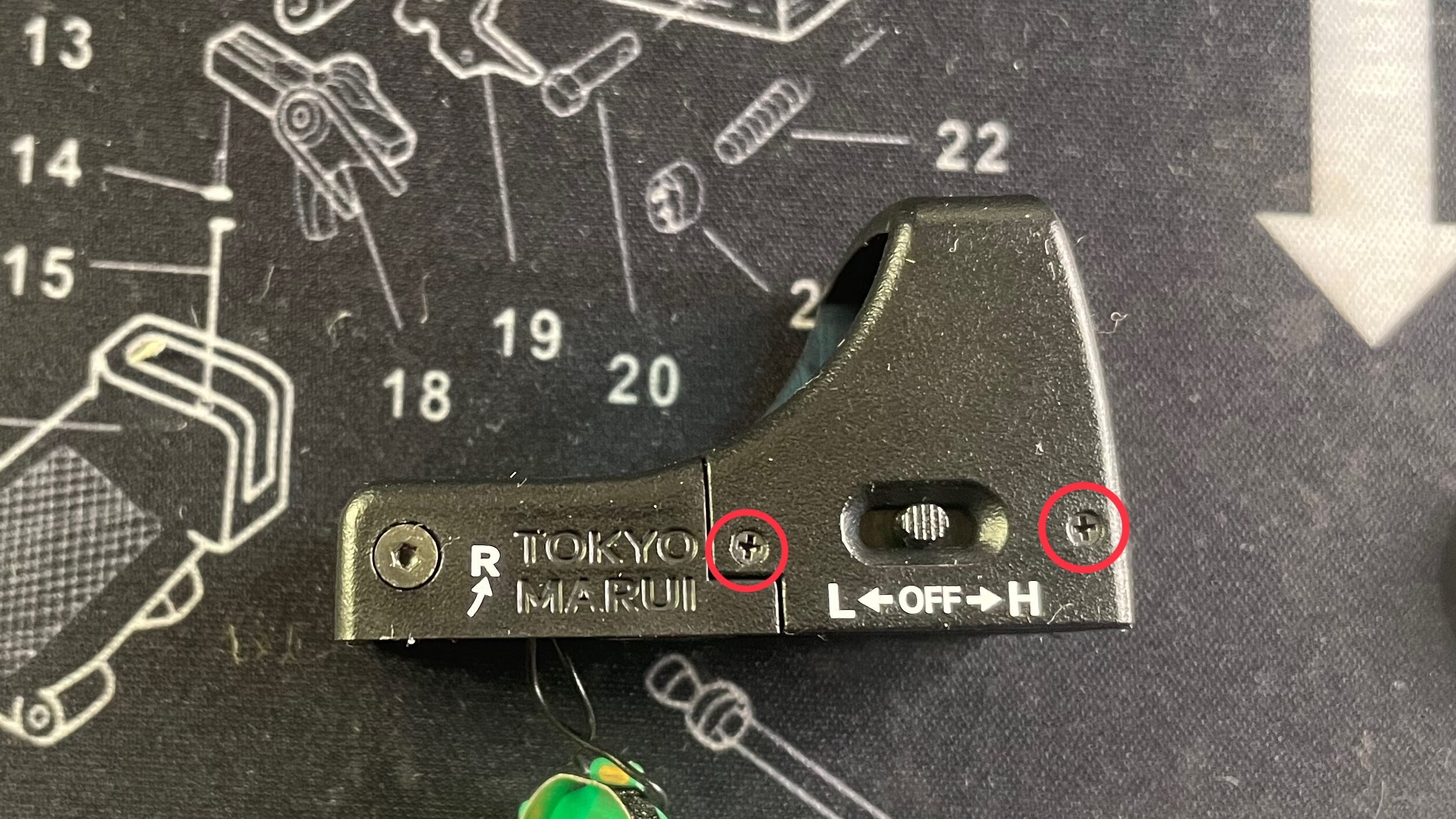 東京マルイ　マイクロプロサイト　カバー右側面のネジ