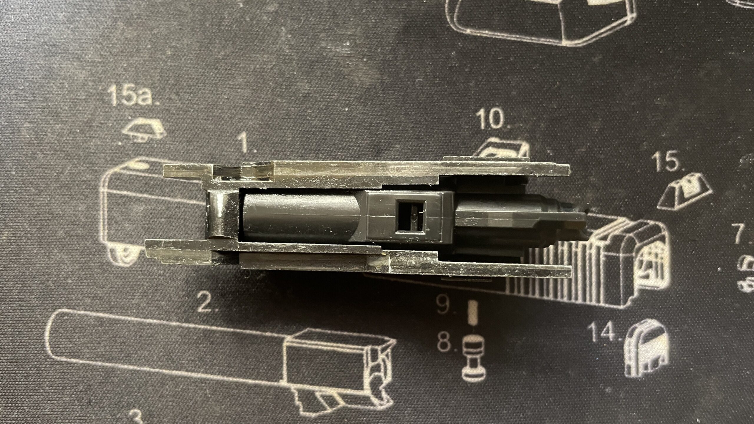 東京マルイ　デトニクス.45　ブローバックエンジン　下面
