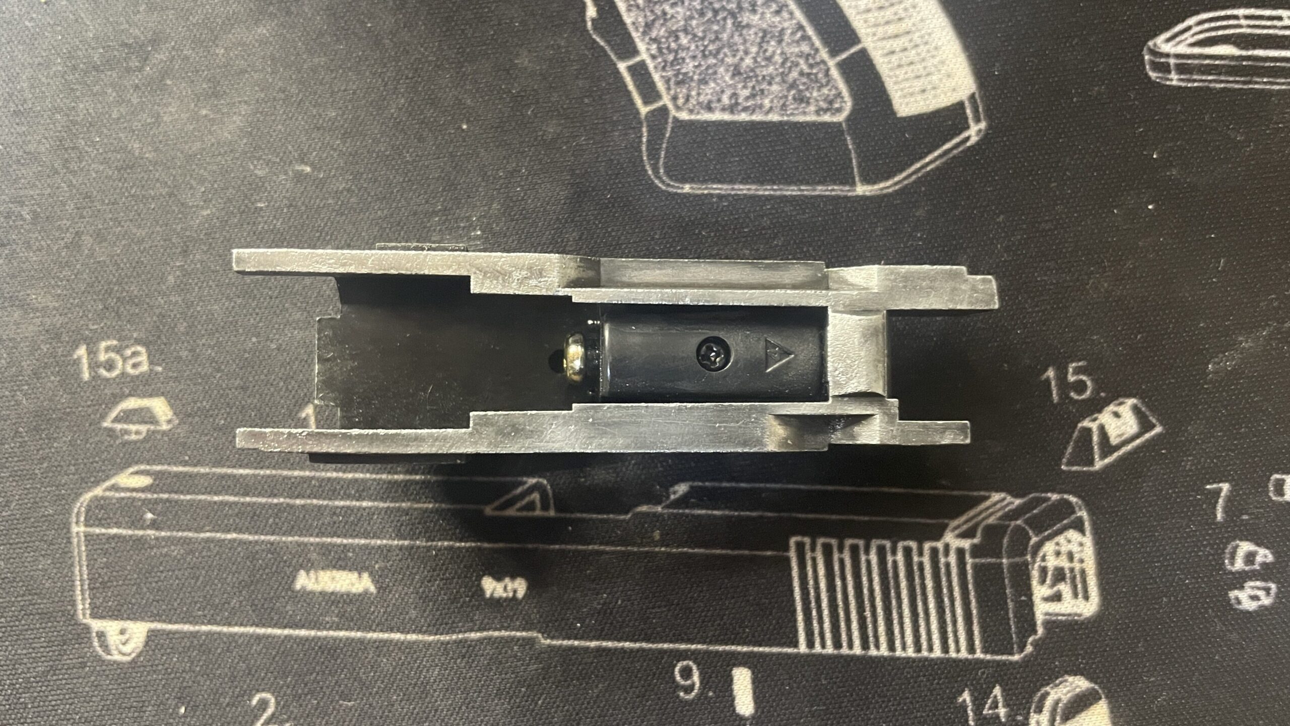 東京マルイ　デトニクス.45 コンバットマスター　ブリーチの研磨
