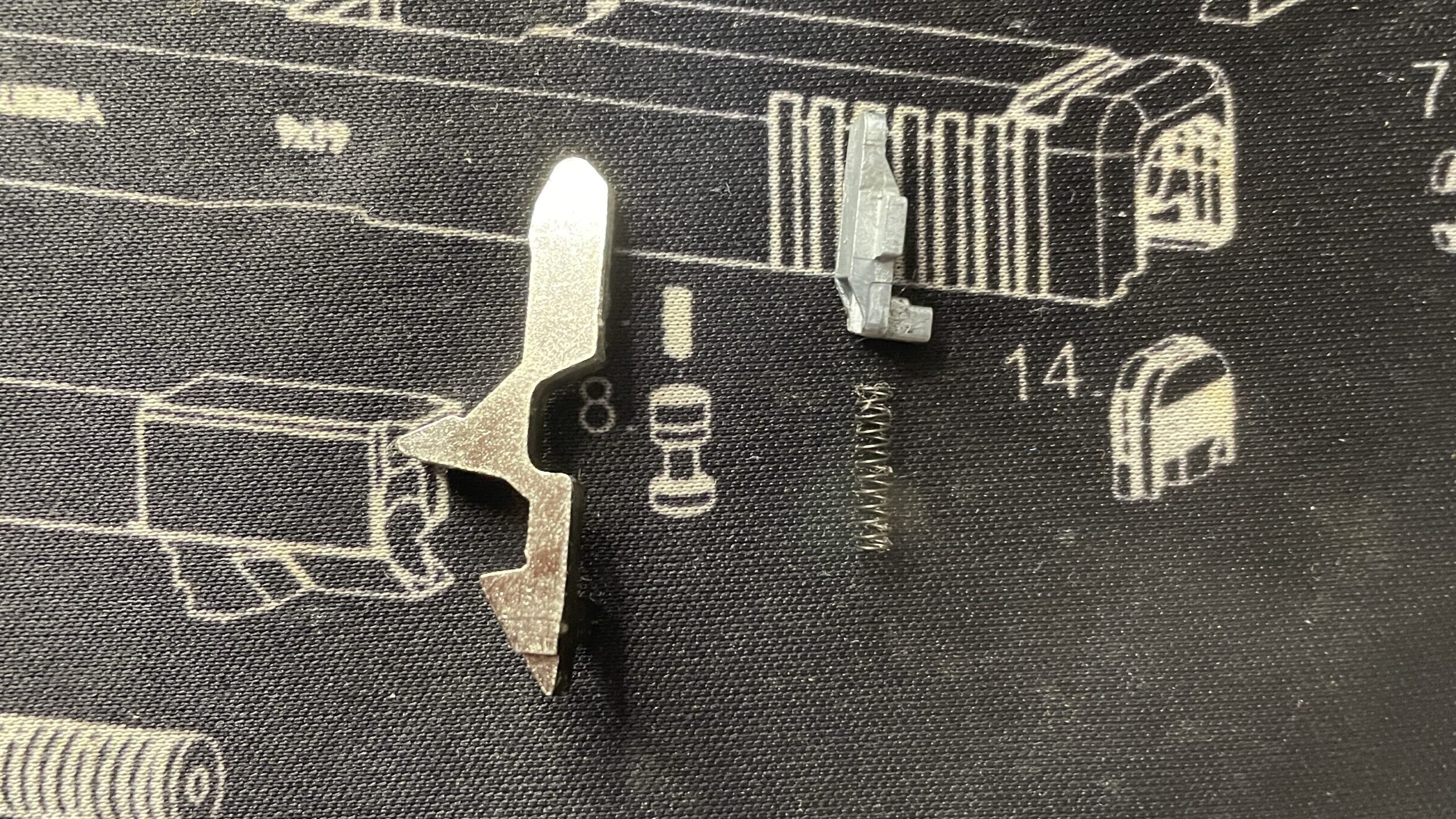 東京マルイ　デトニクス.45 コンバットマスター　ディスコネクターとノッカーロック