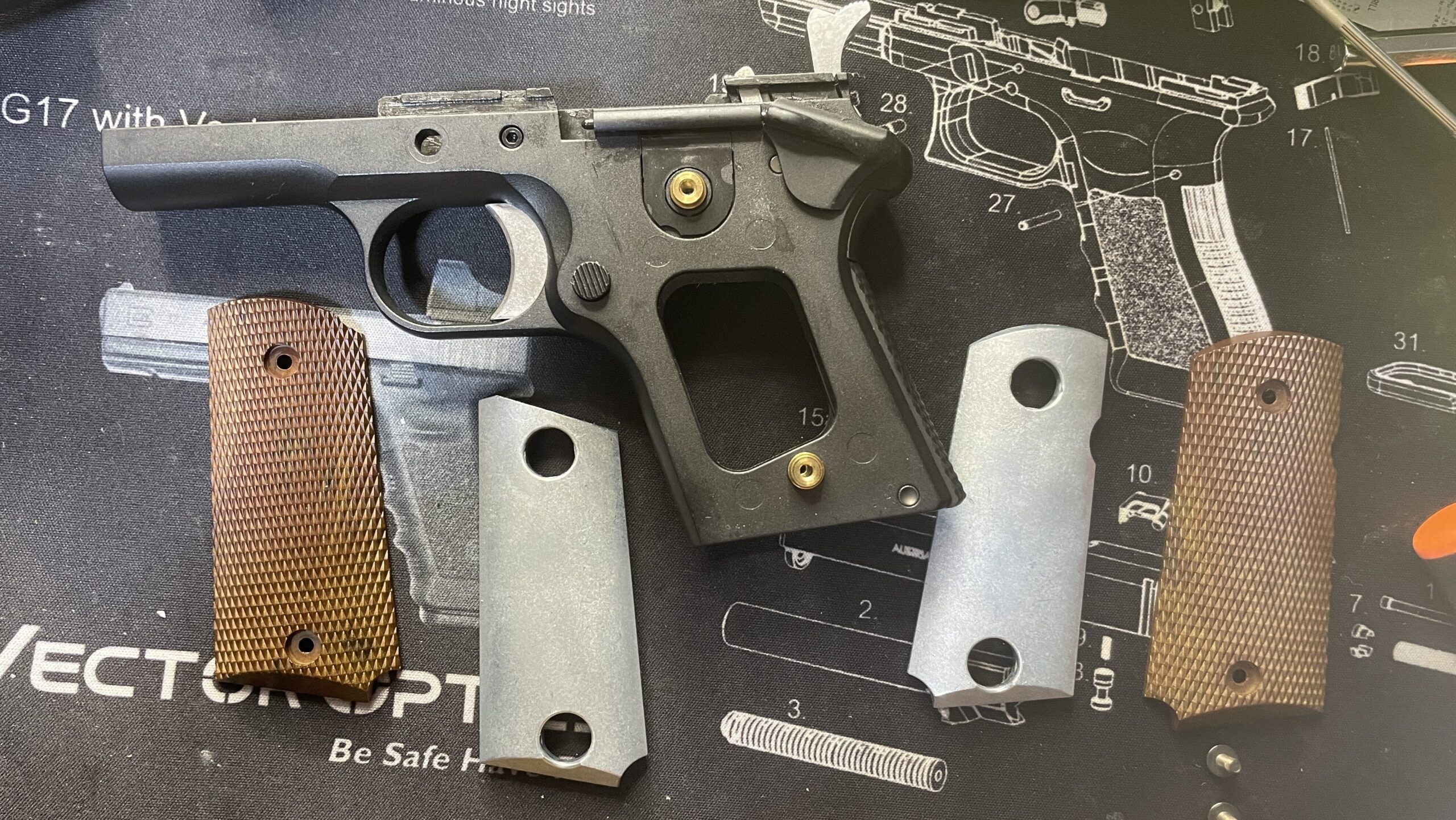 東京マルイ　デトニクス.45　グリップを外す