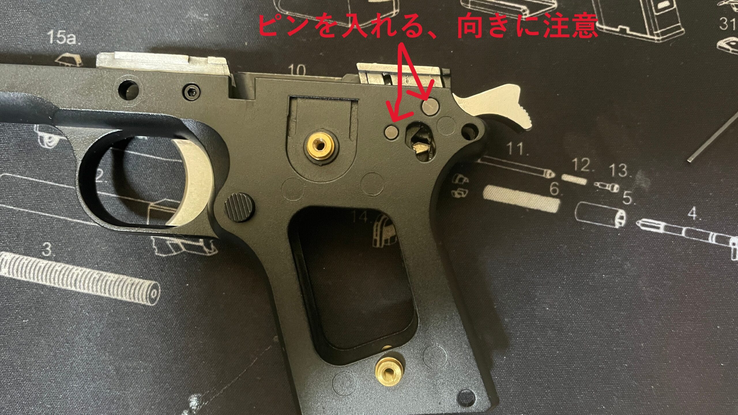 東京マルイ　デトニクス.45 コンバットマスター　ハンマーピン、シアーピンの挿入