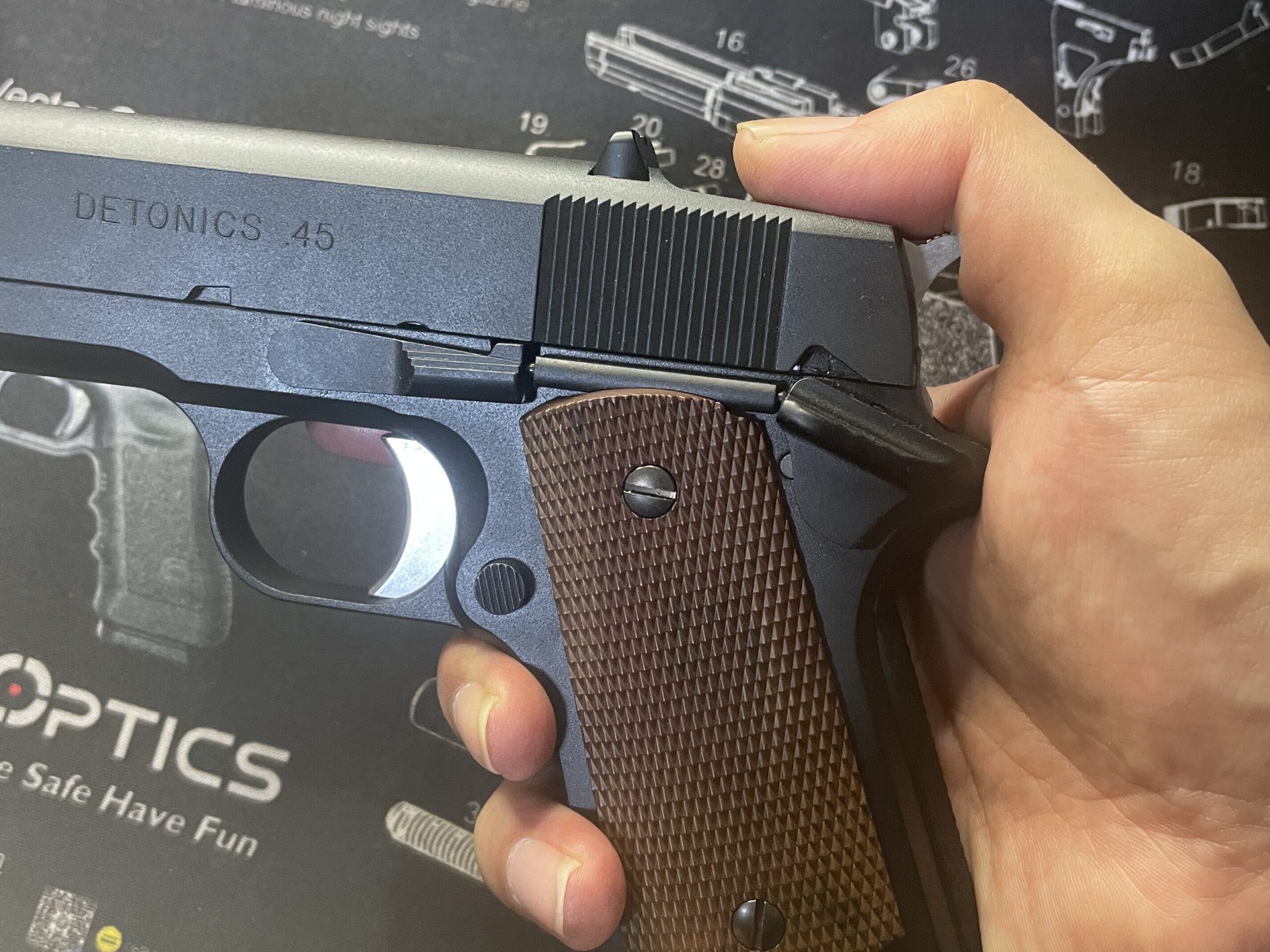 東京マルイ　デトニクス.45 コンバットマスター　リアサイトの意味