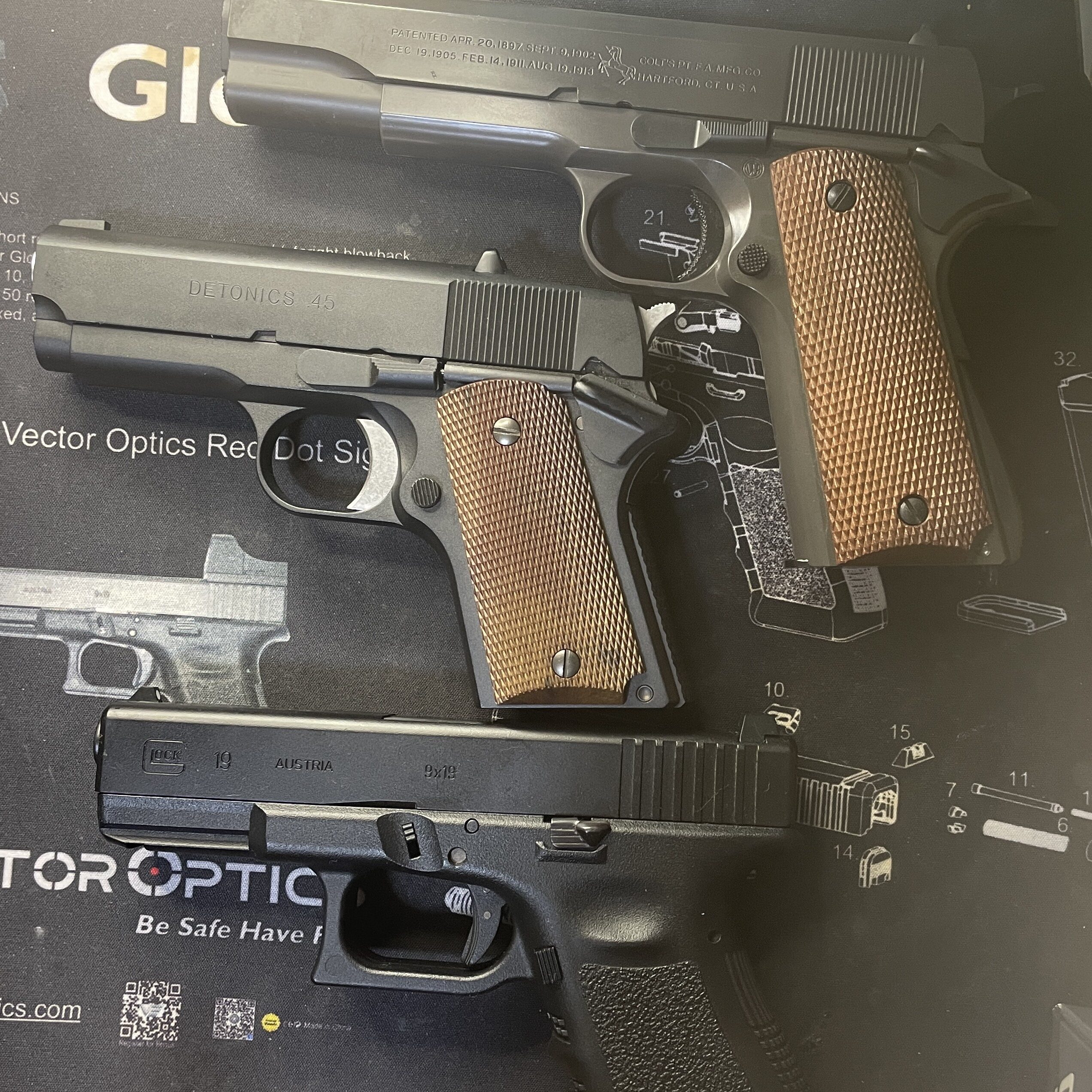 東京マルイ　デトニクス.45 コンバットマスター　ホールドオープン　大きさ比較