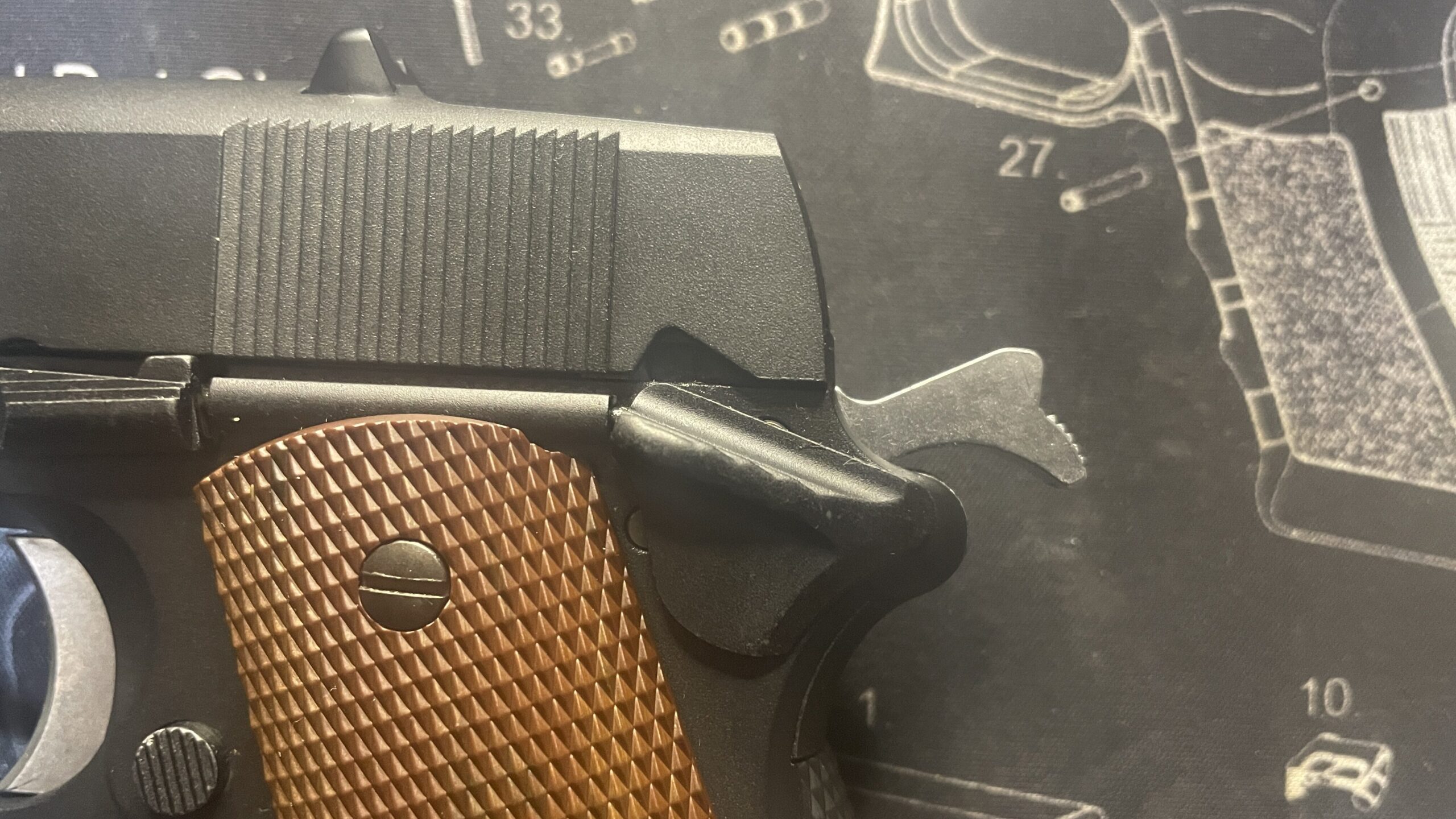 東京マルイ　デトニクス.45 コンバットマスター　サムセーフティオフ