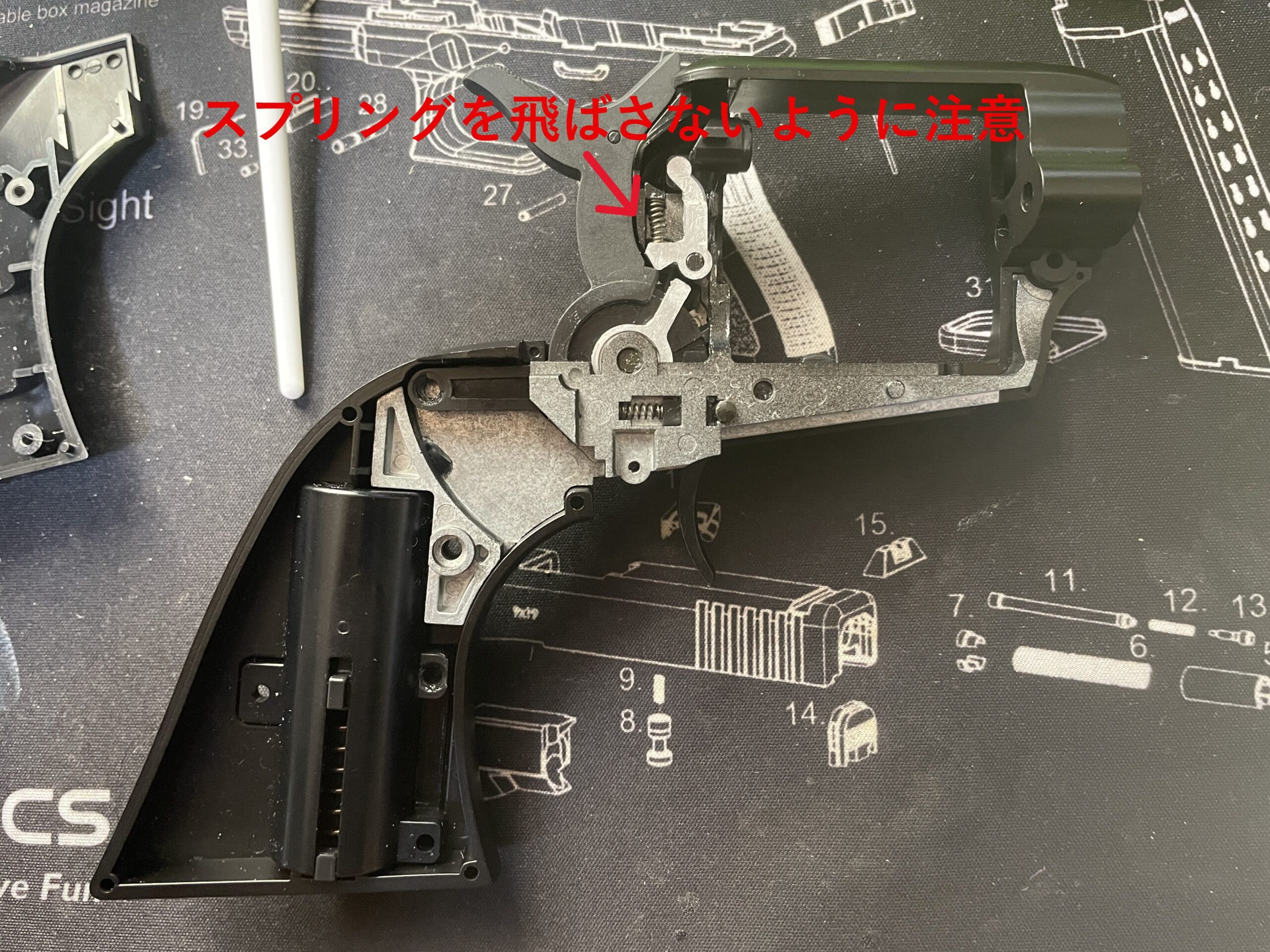 東京マルイ　SAA.45　エア吹き出し可動用アーム組み立て