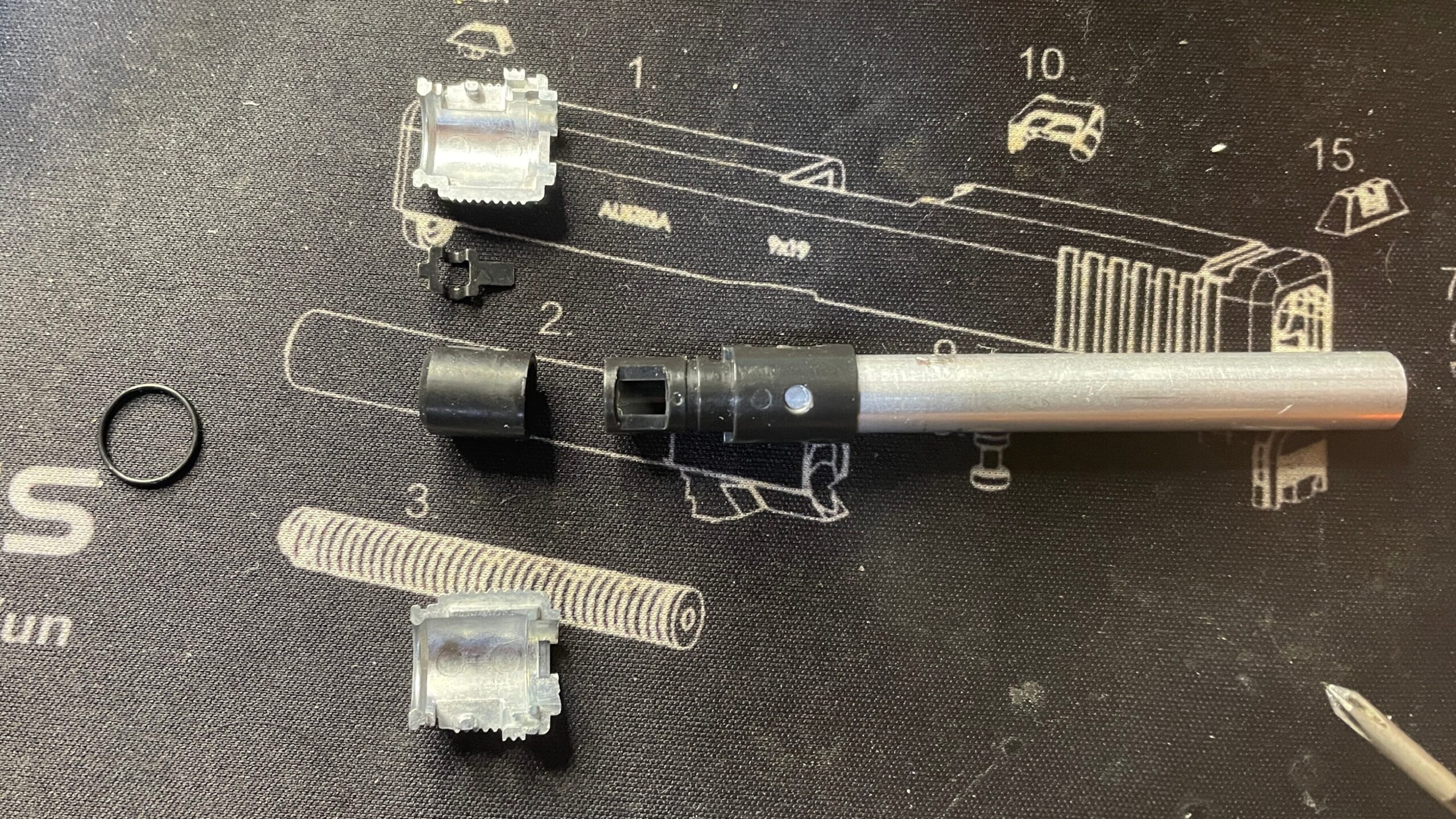 東京マルイ　SAA.45 アーティラリー　分解したホップチャンバー