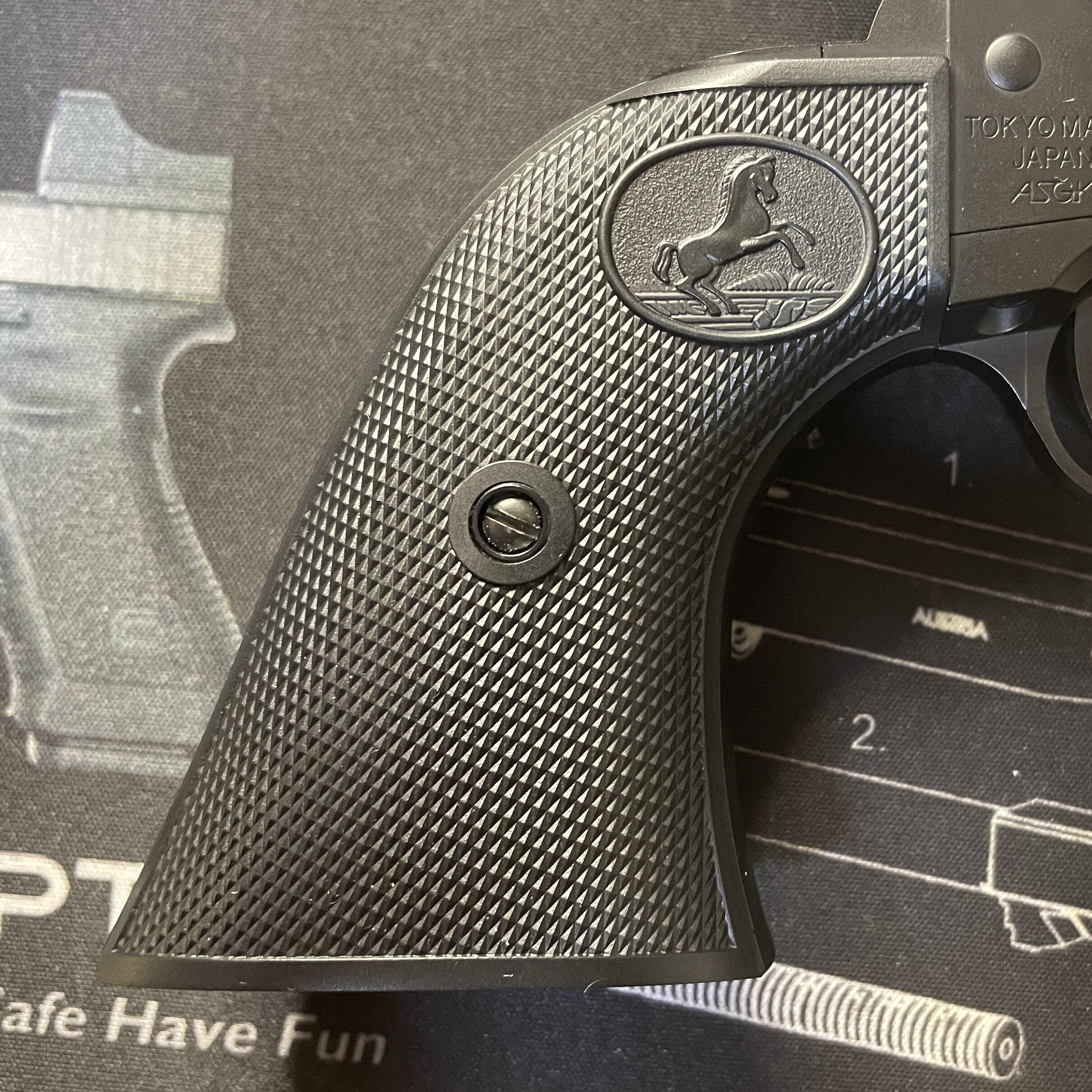 東京マルイ　SAA.45 アーティラリー　グリップ右側面