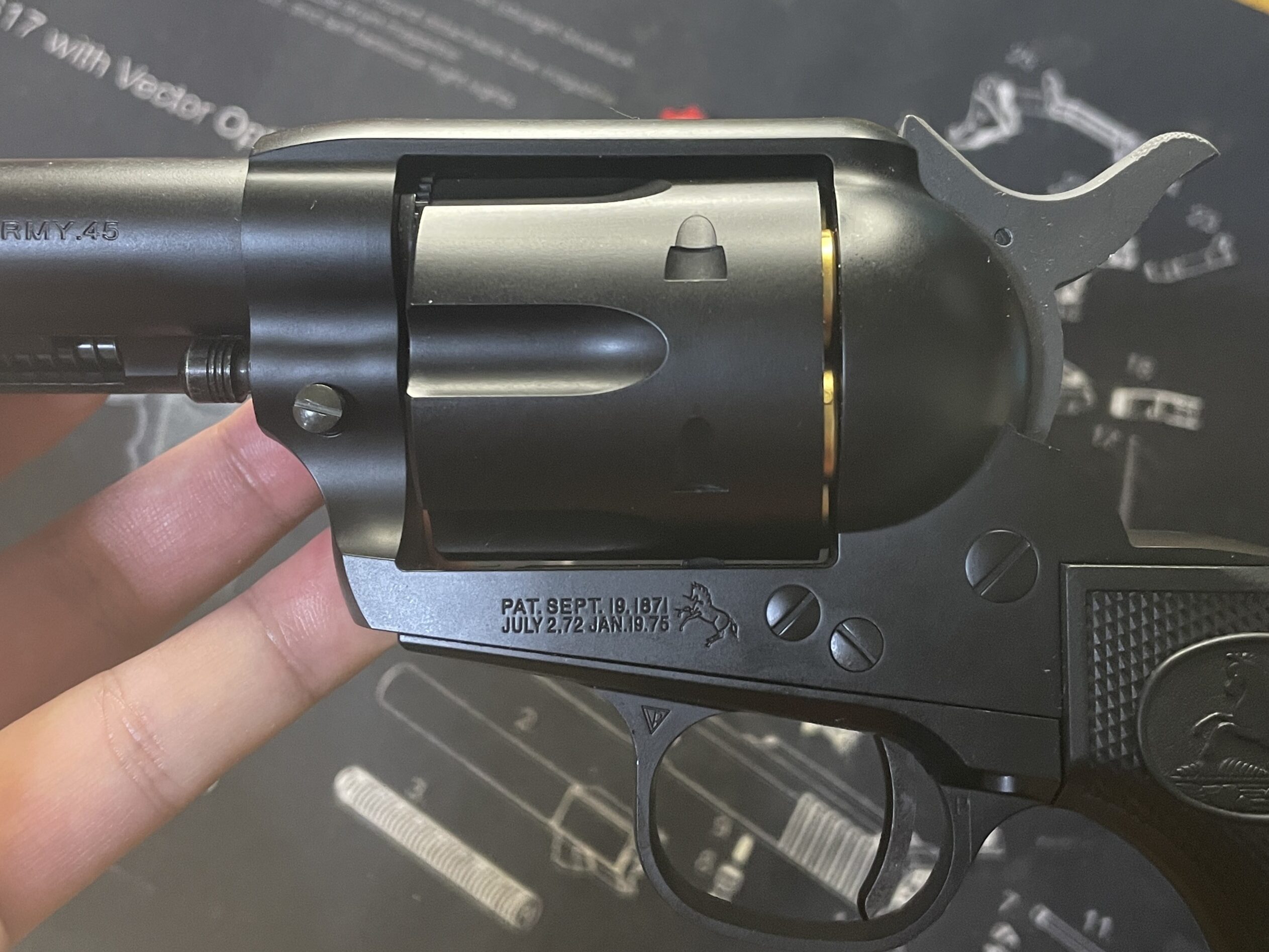 東京マルイ　SAA.45 アーティラリー　カートの装填状態のシリンダ