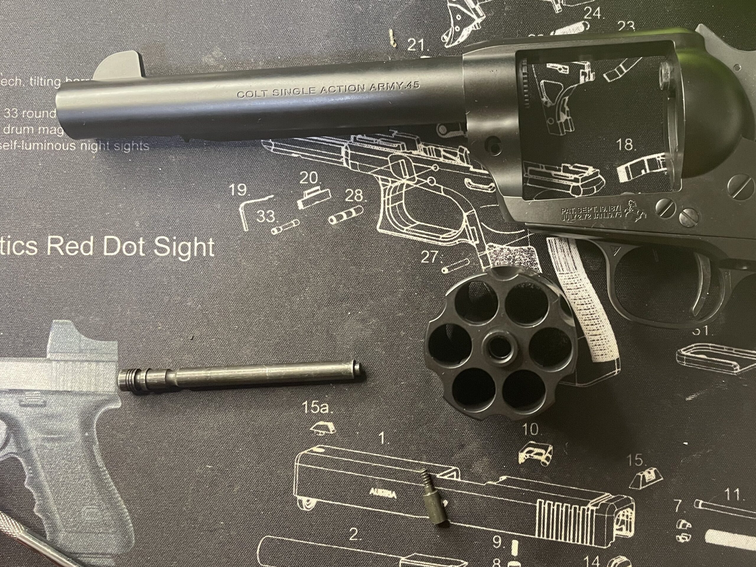 東京マルイ　SAA.45 アーティラリー　シリンダを取り外した状態