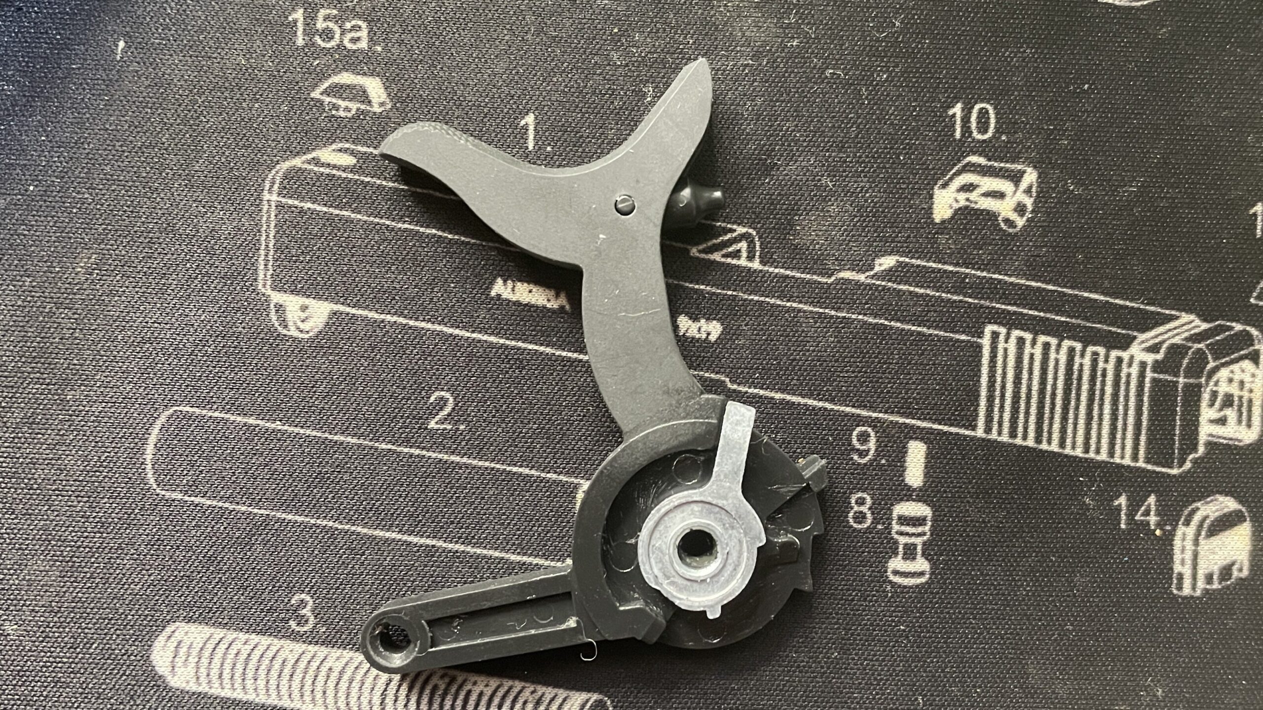 東京マルイ　SAA.45　ハンマー組み立て