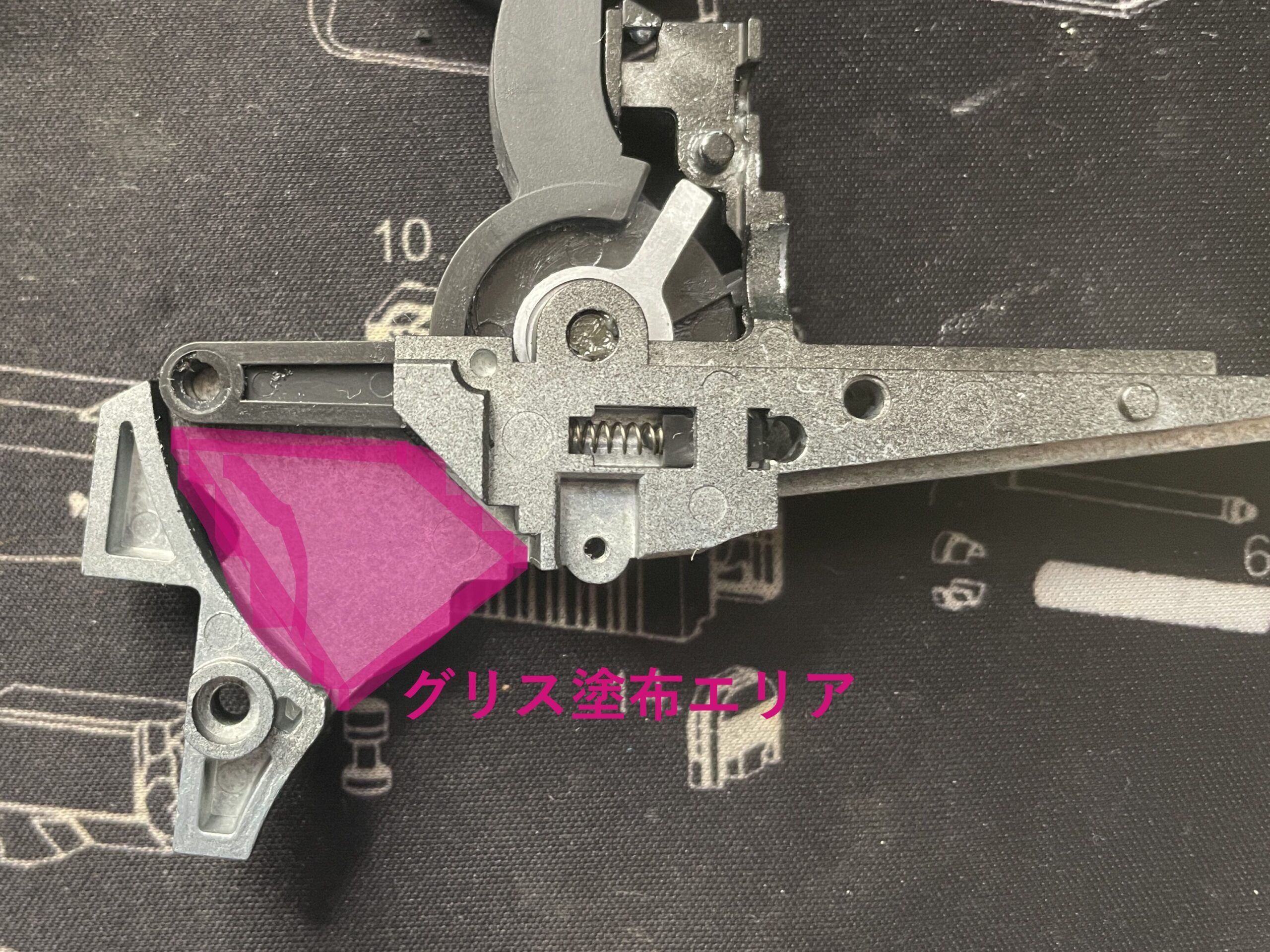 東京マルイ　SAA.45 インナーフレーム　グリス塗布箇所