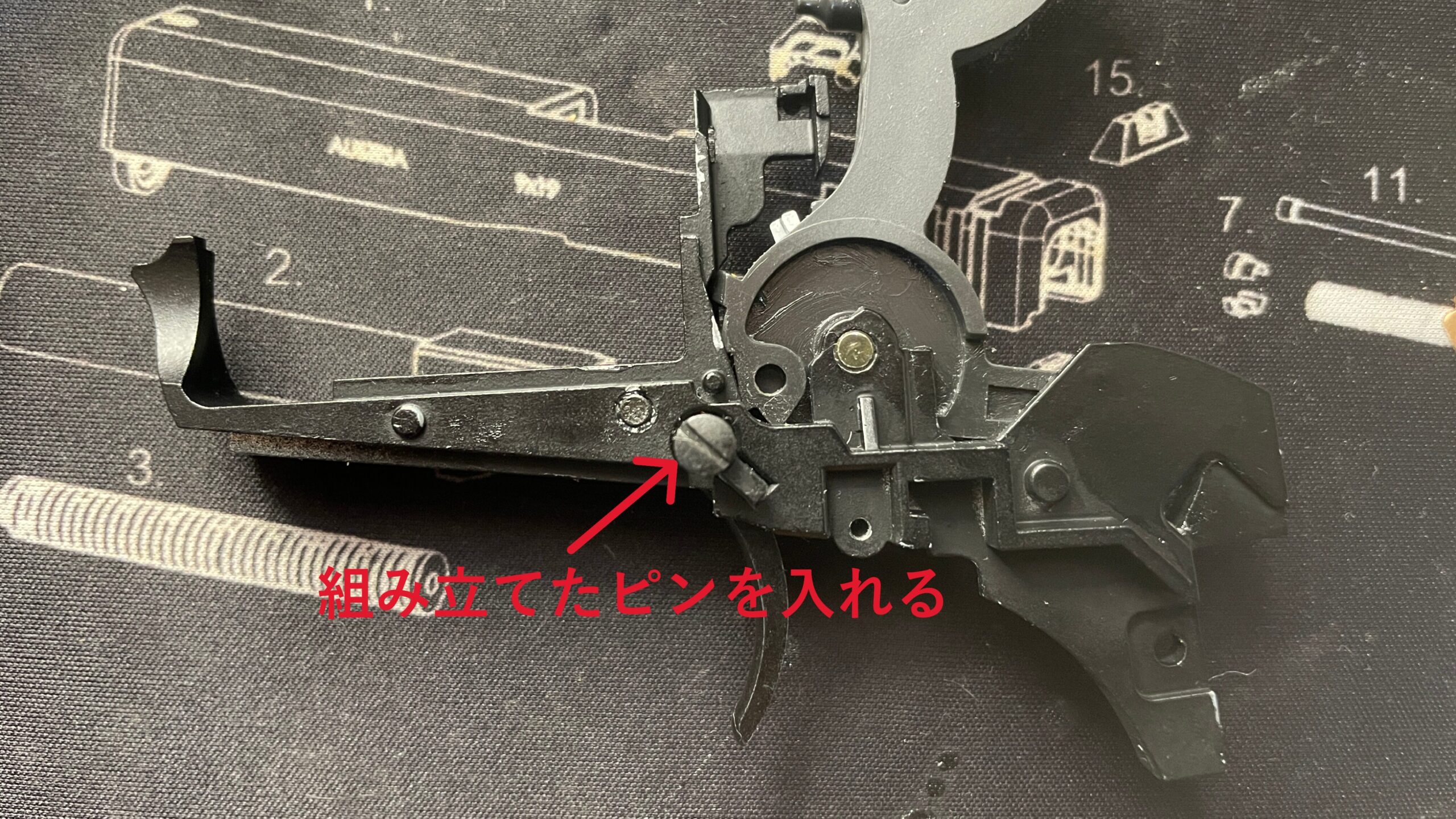 東京マルイ　SAA.45 トリガーピン挿入