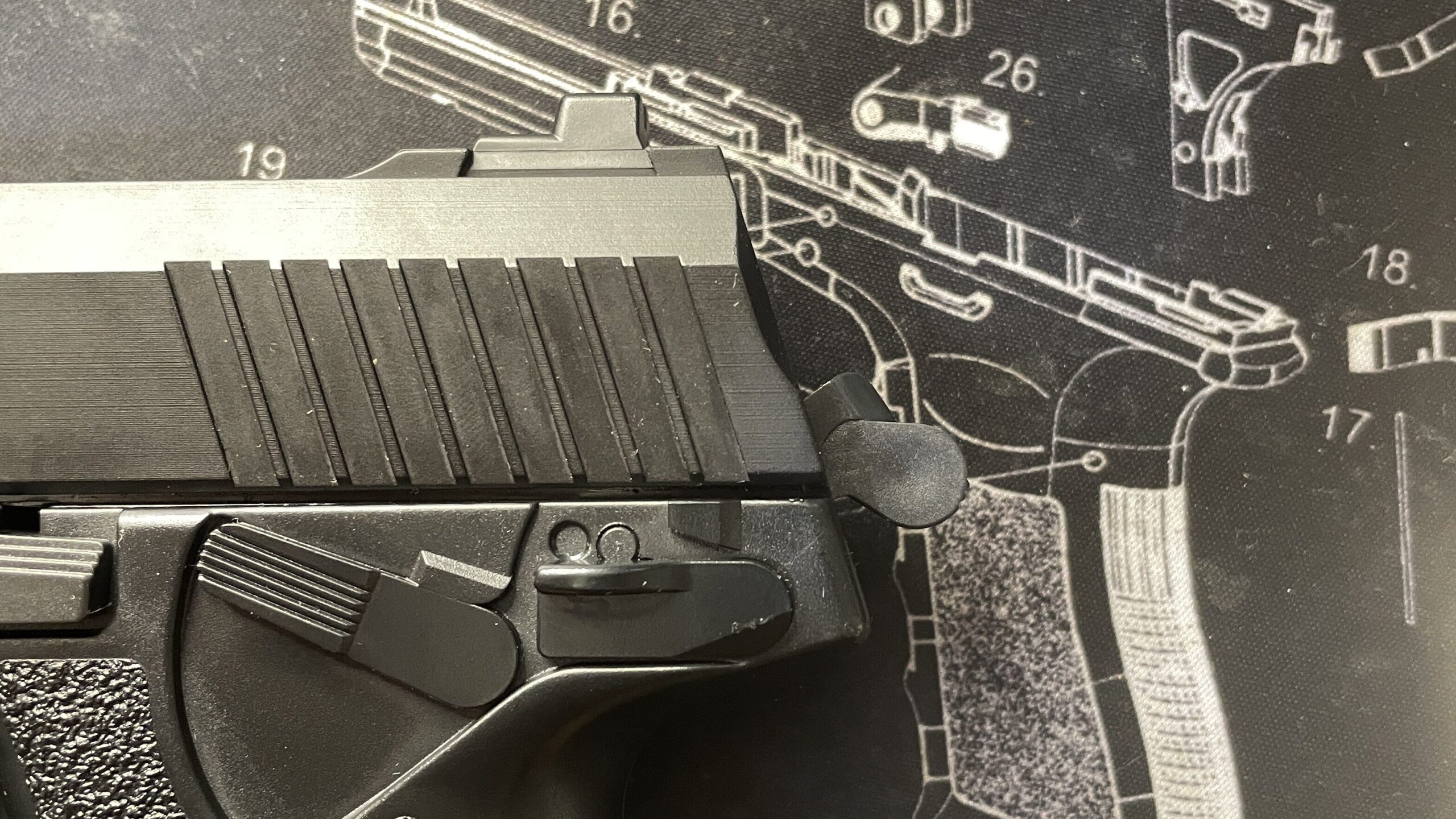 東京マルイ　ソーコム　MK23　HG　コックされたハンマー