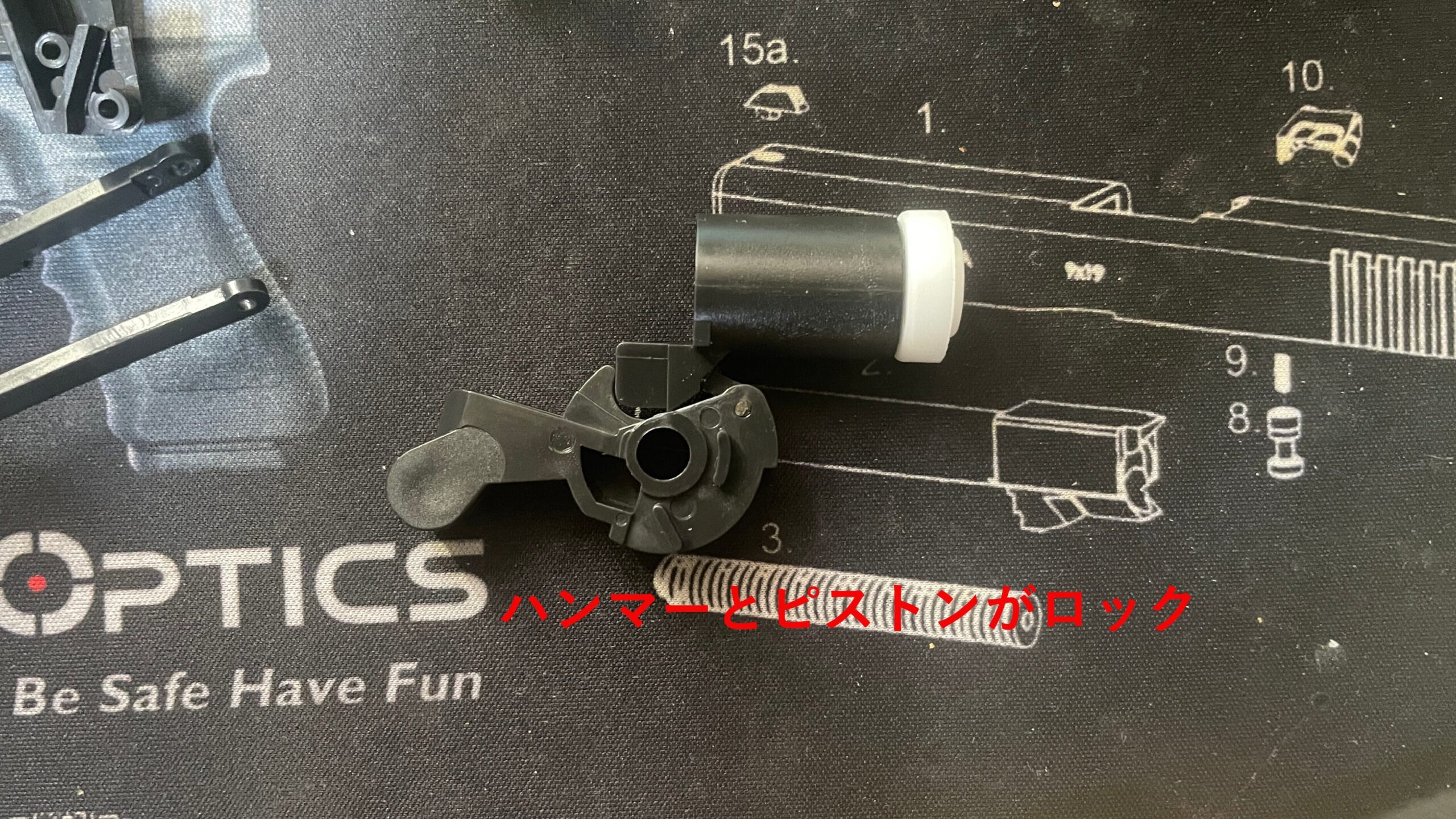 東京マルイ　ソーコム　MK23 HG　ハンマーによってピストンがロックされる