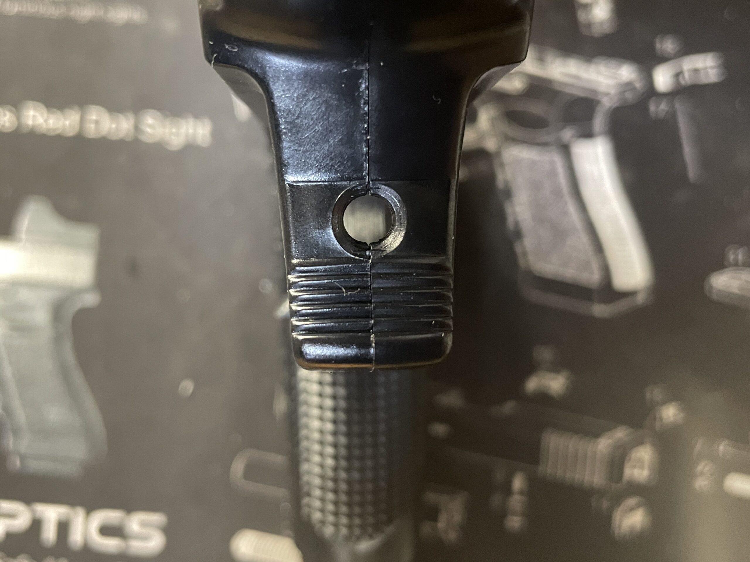 東京マルイ　ソーコム　MK23　HG　トリガーガードのネジ穴