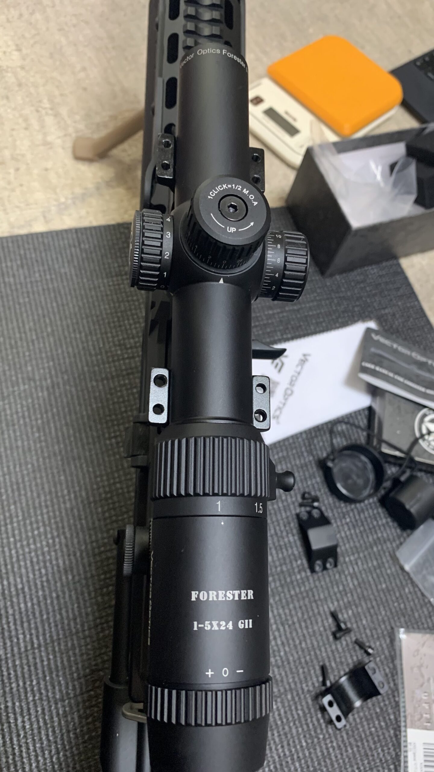 VECTOROPTICS フォレスター　GEN2をマウントリングに載せる