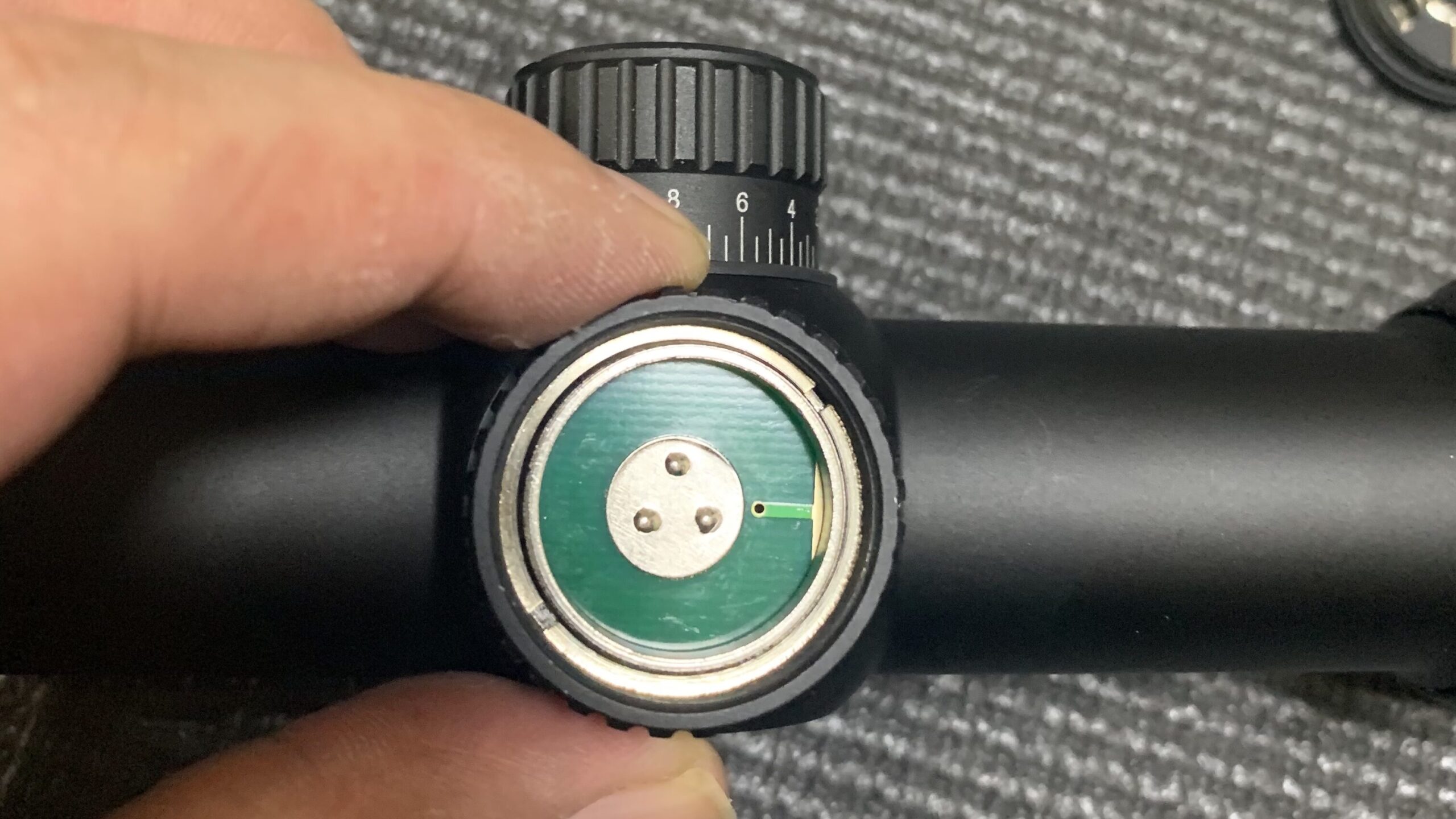 VECTOROPTICS フォレスター　GEN2 電池収納部