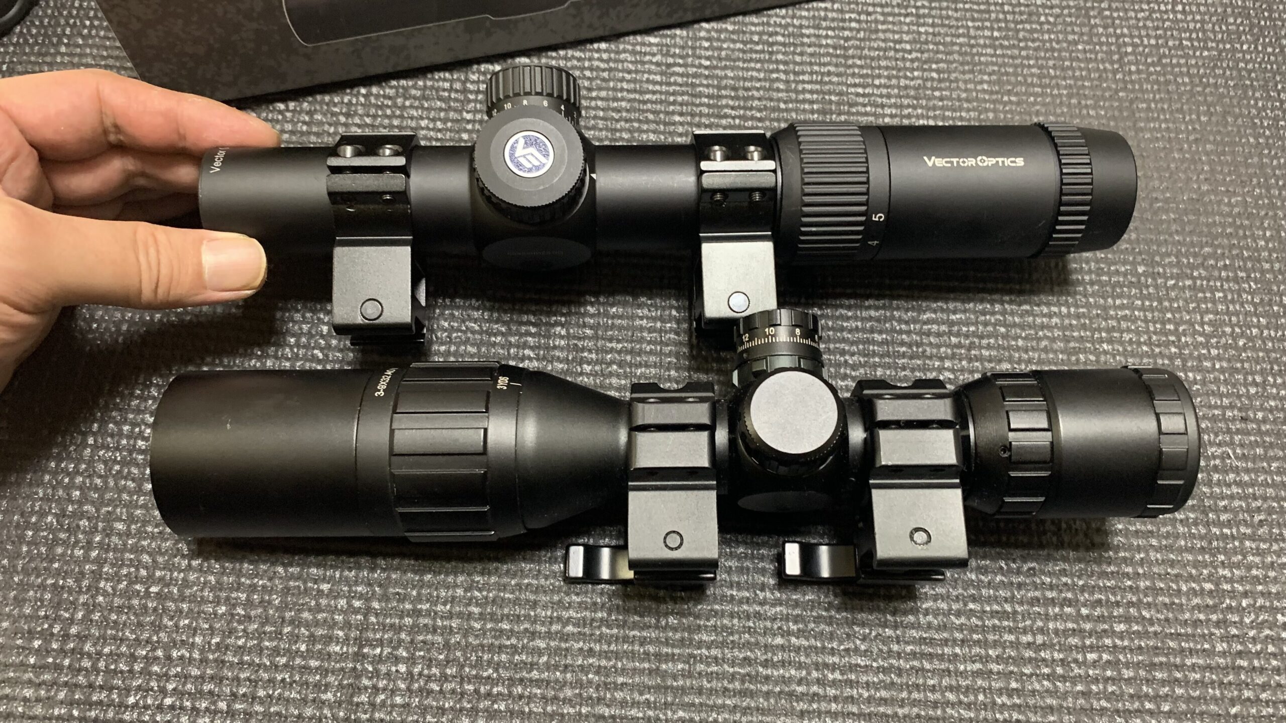 VECTOROPTICS フォレスター　GEN2と東京マルイ　イルミネーテッドショートスコープ