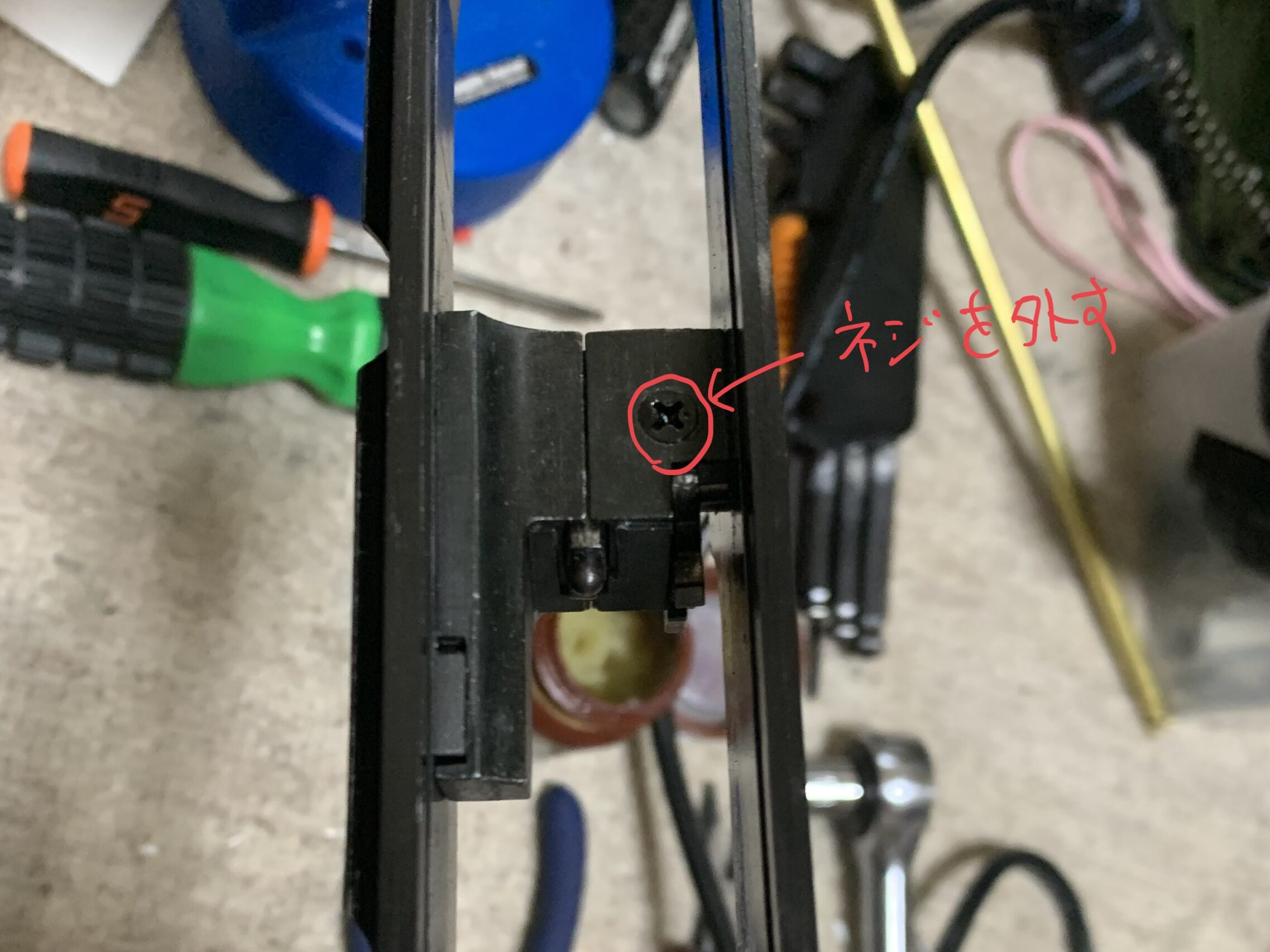 WE ドラグノフ　SVD GBB バルブノッカープレートのネジを外す