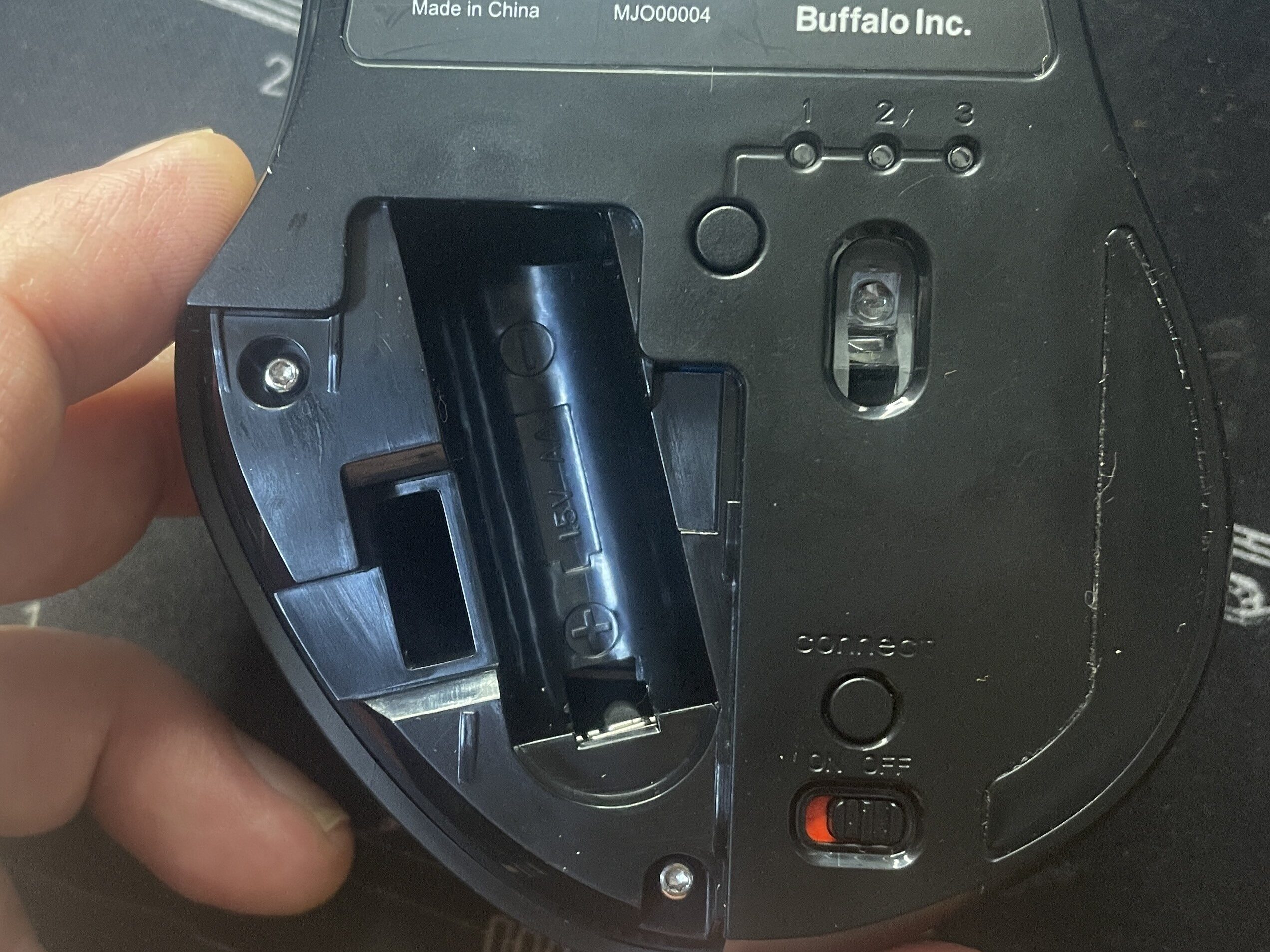 ワイヤレスマウス BUFFALO BSMBB540 電池スペース