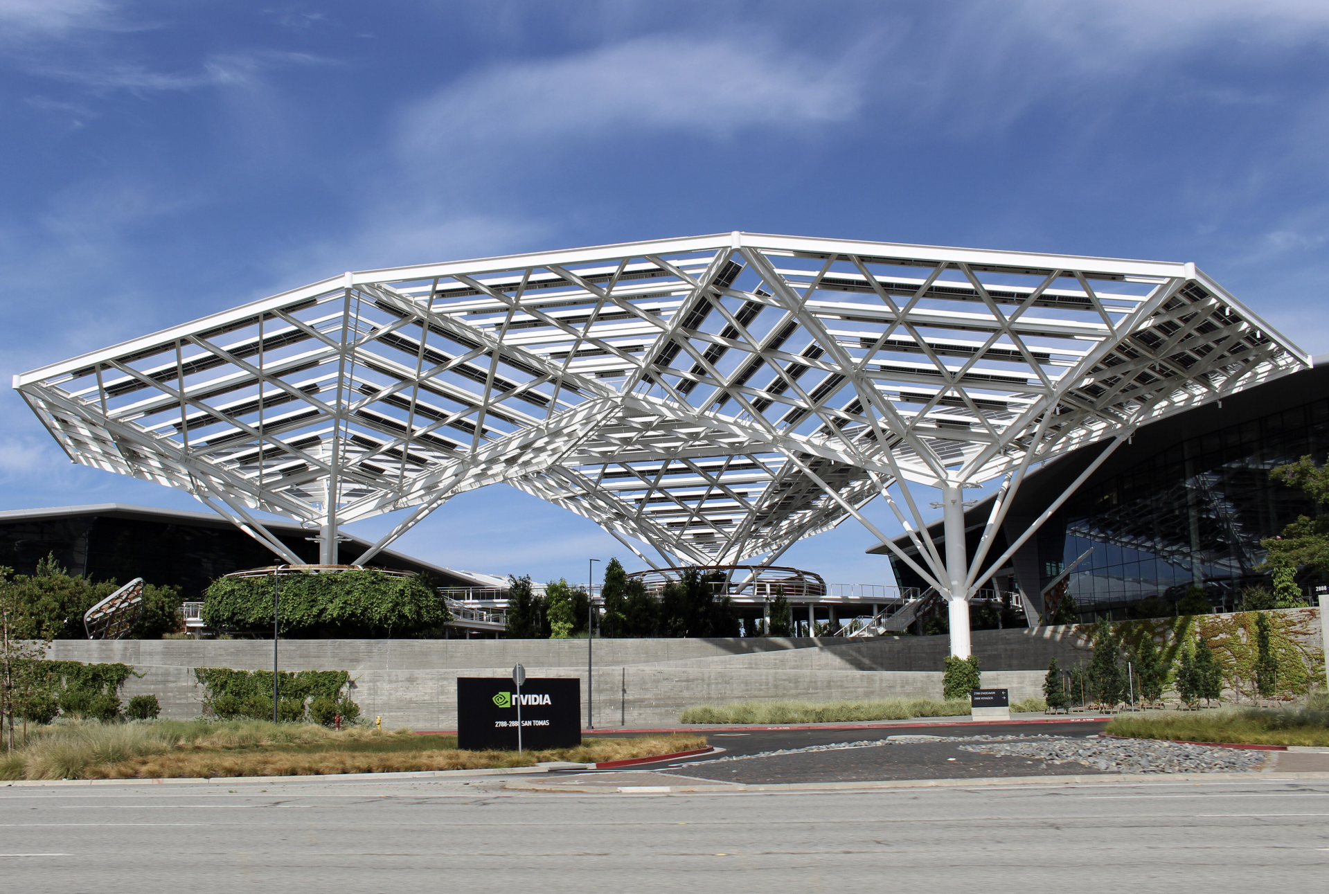 NVIDIA本社　出典:Coolcaesar、CC BY-SA 4.0 